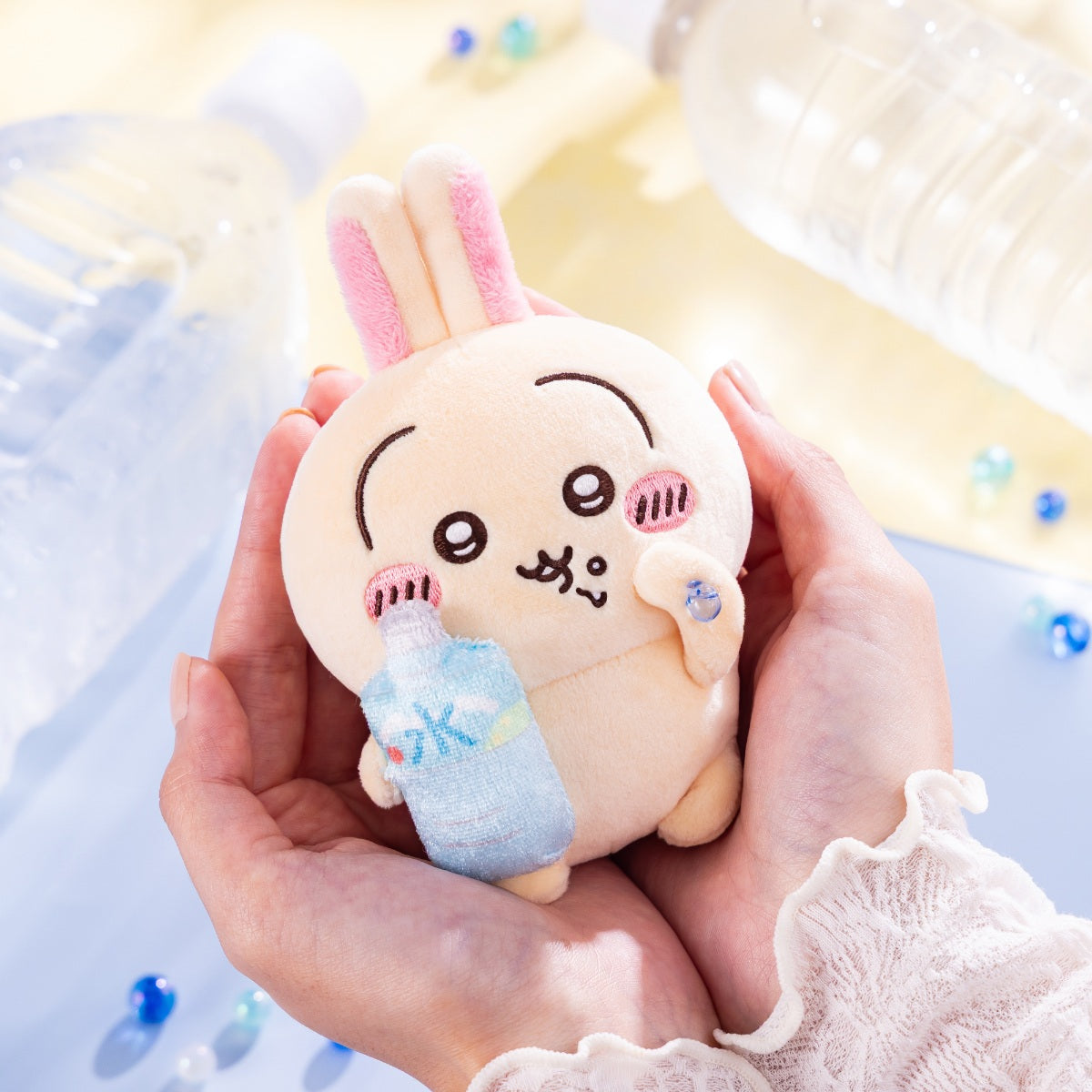 ちいかわ おいしすぎるよッ「水」・・・ッマスコット（ハチワレ）