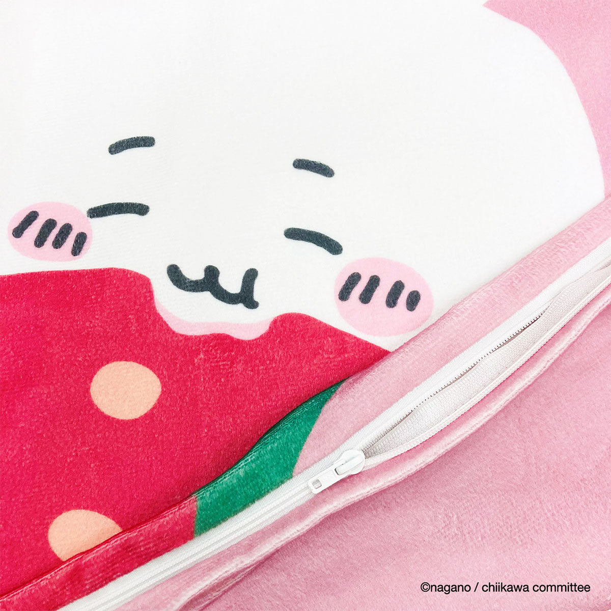 Chiikawa Cushion Cover (Chiikawa, Strawberries)