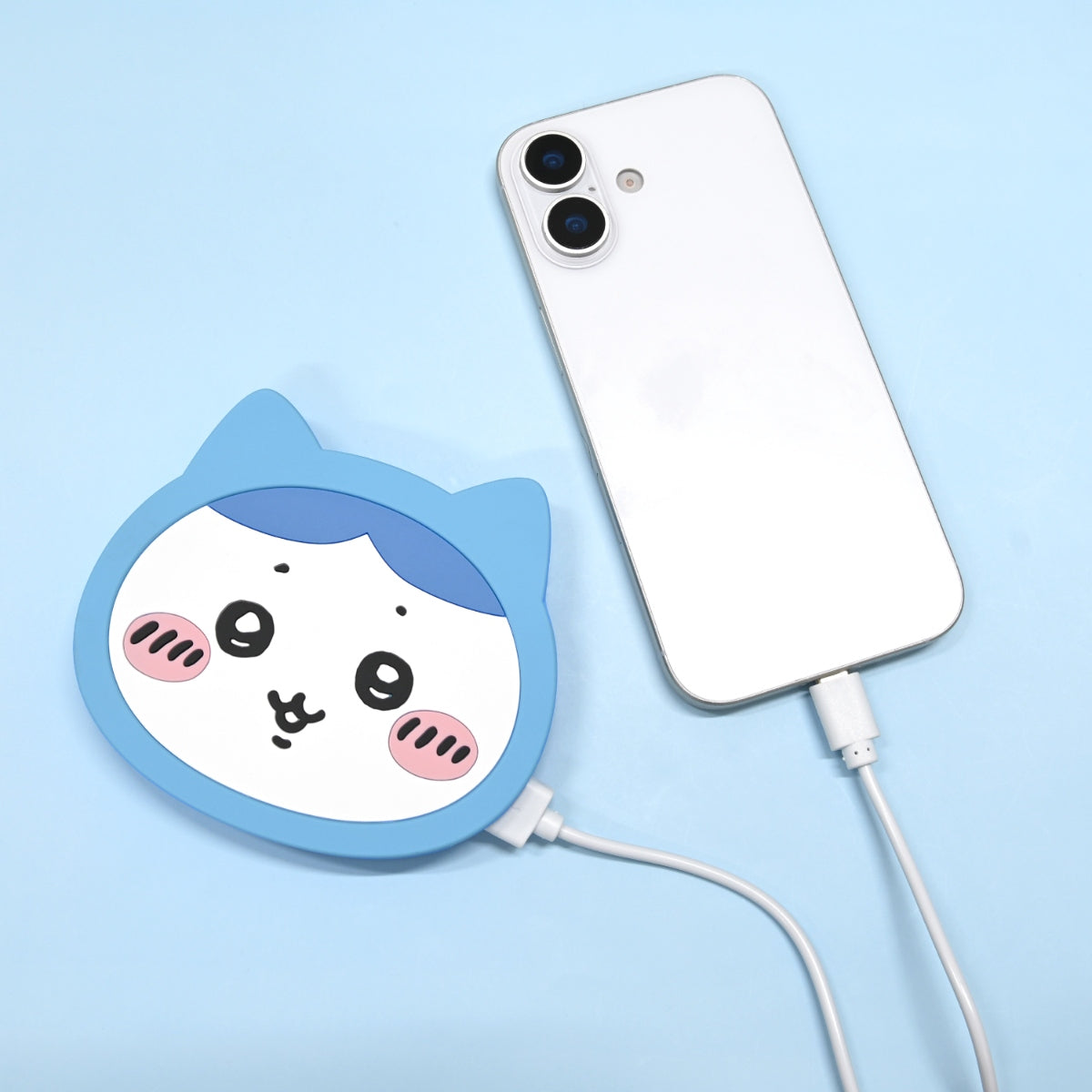 ちいかわ ダイカットリチウムイオン充電器4000mAh（ハチワレ）