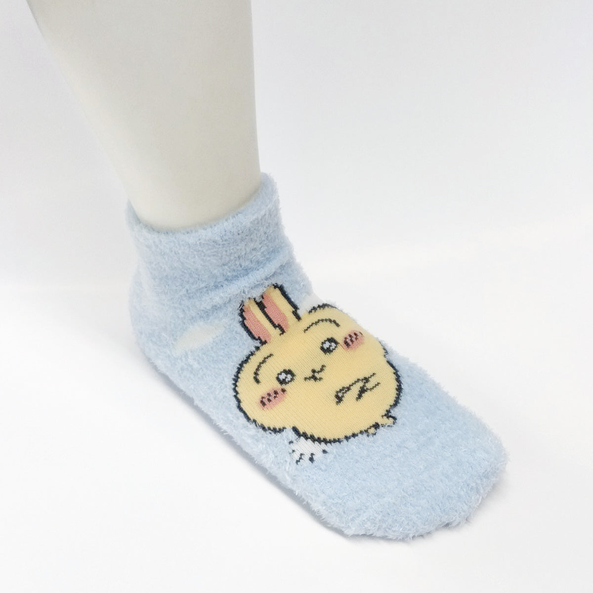 ちいかわ もこもこスニーカー丈ソックス（うさぎ腕組み サックス） キッズ用