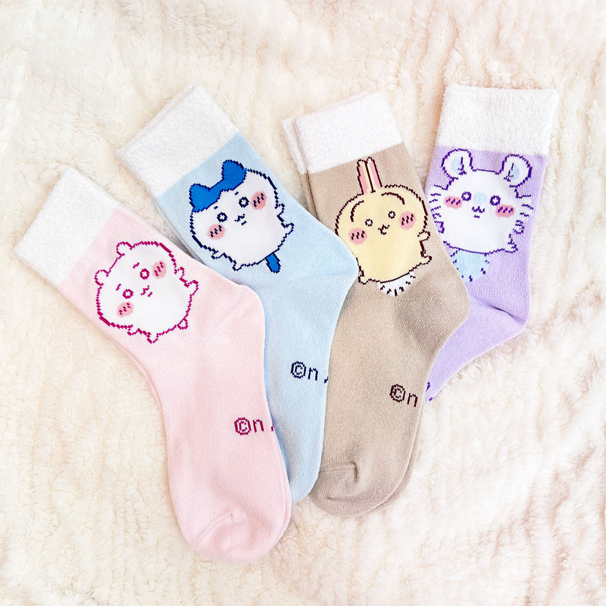Chiikawa Top Moltom Crew Socks (Hachiware) - Women