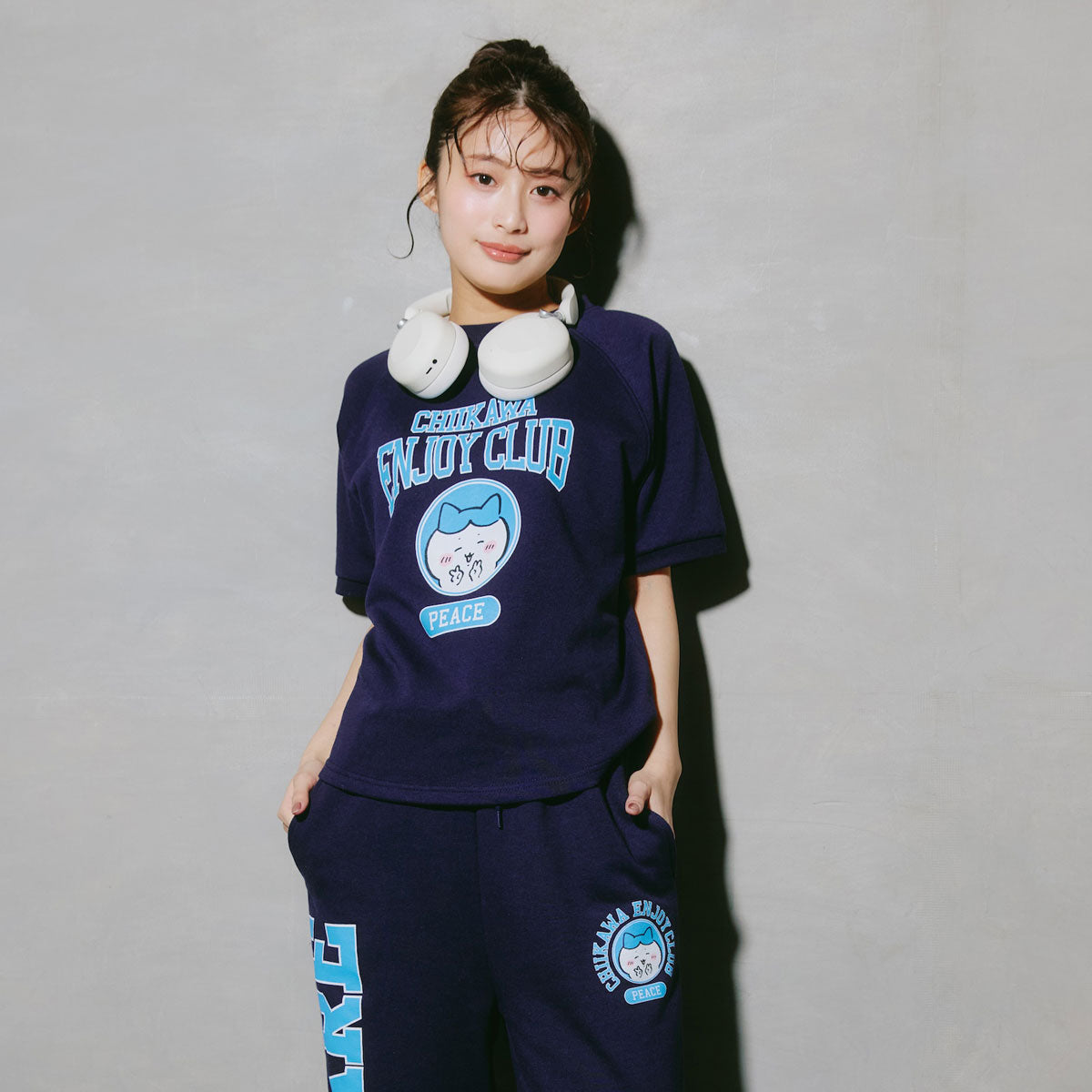 ちいかわ Tシャツ ピース ハチワレ ネイビー