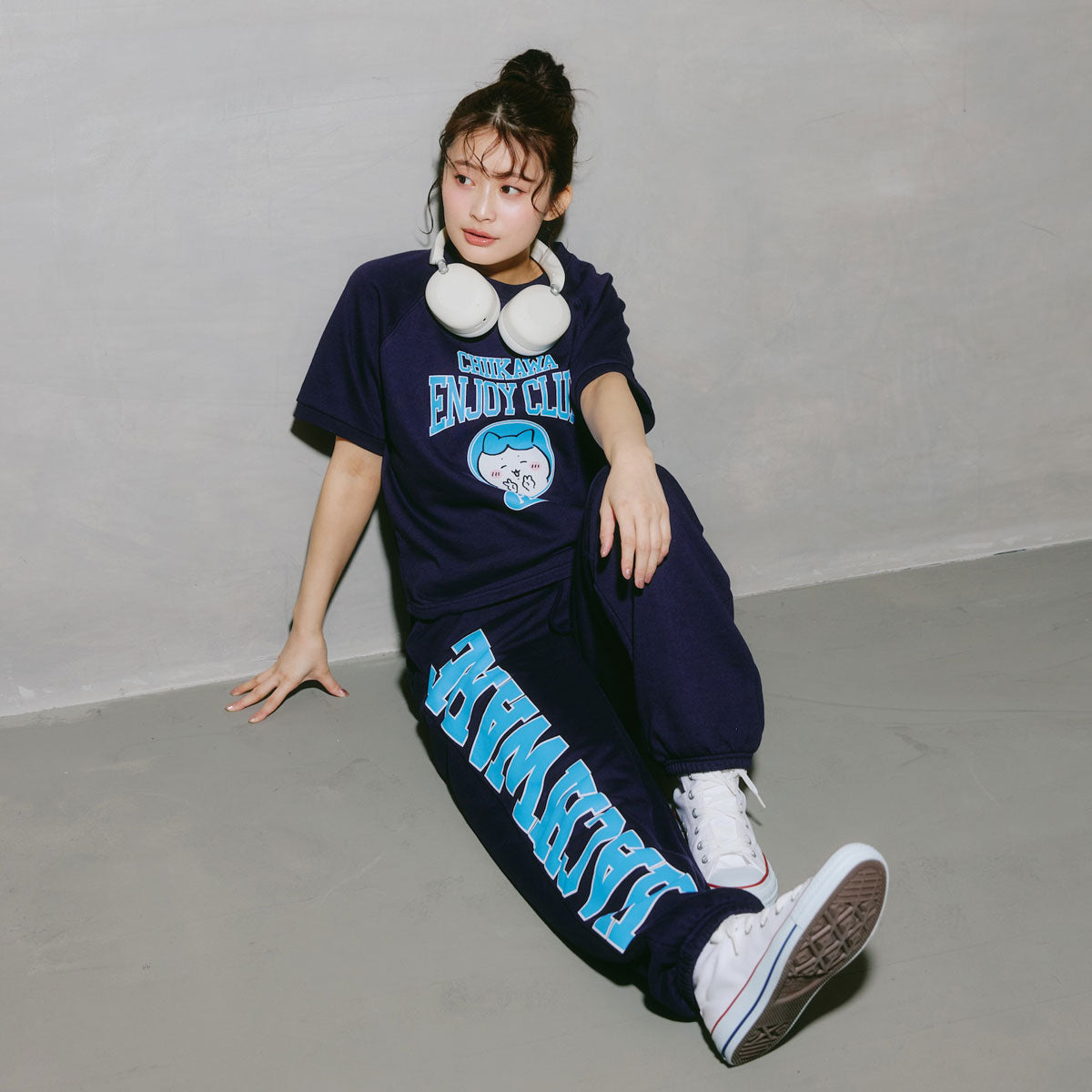 ちいかわ Tシャツ ピース ハチワレ ネイビー
