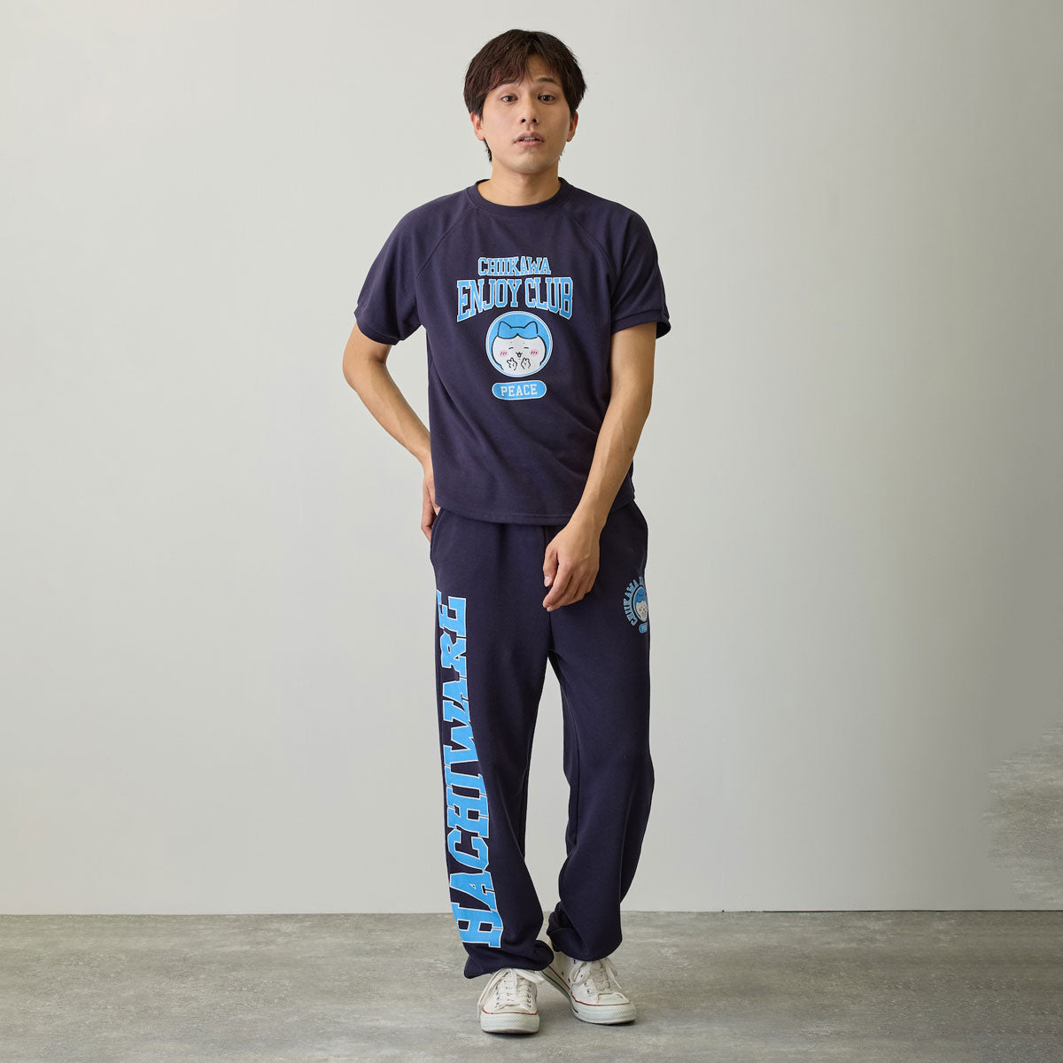 ちいかわ Tシャツ ピース ハチワレ ネイビー