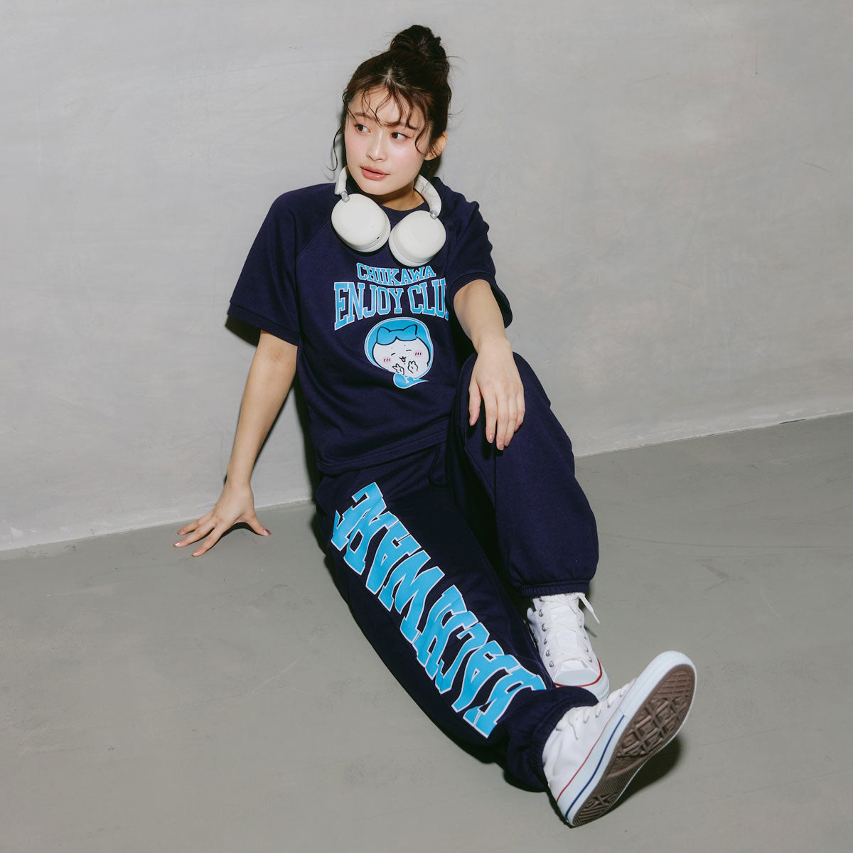 ちいかわ スウェットパンツ ピース ハチワレ ネイビー