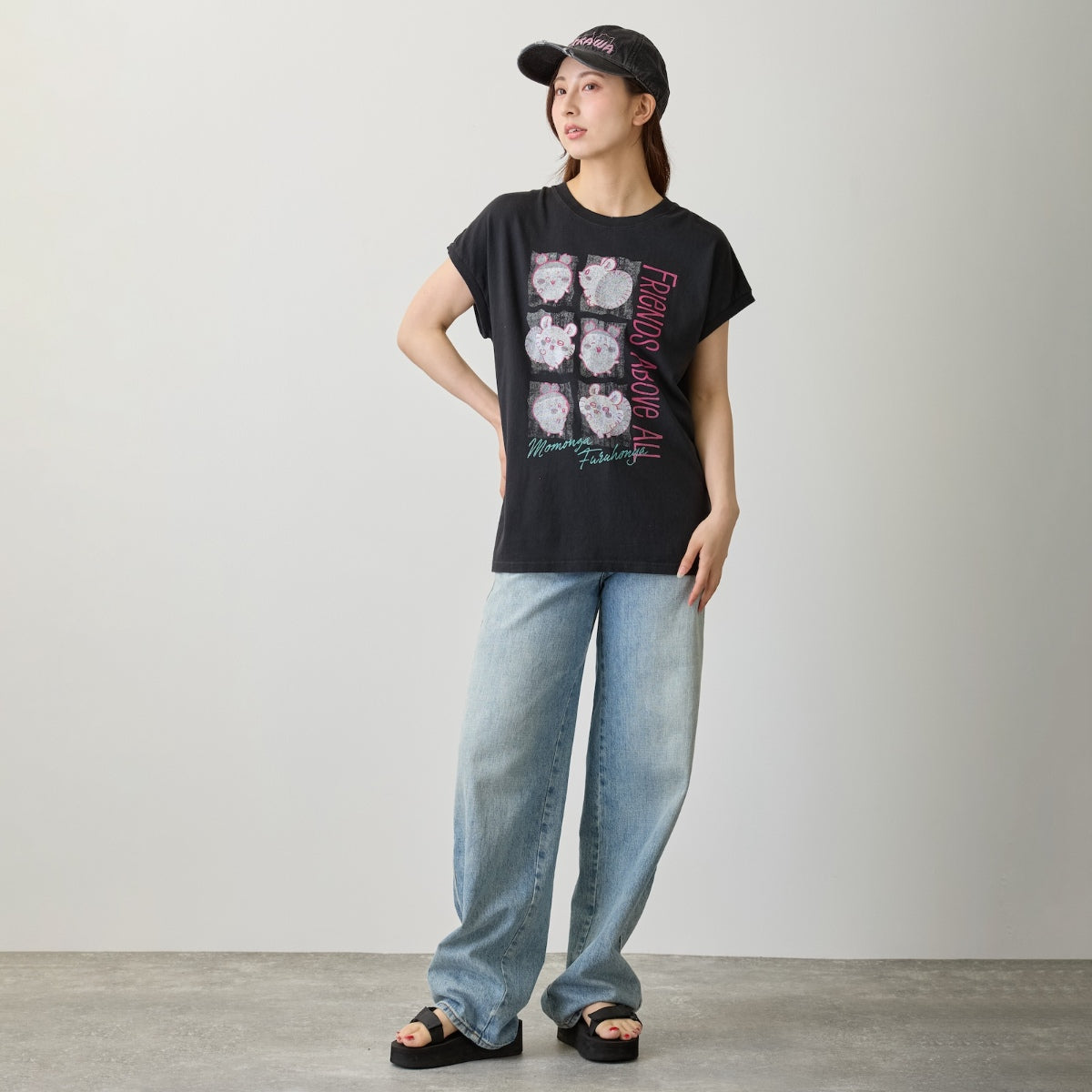 Chiikawa Wide Sleeveless FRIENDS ABOVE ALL (Black)