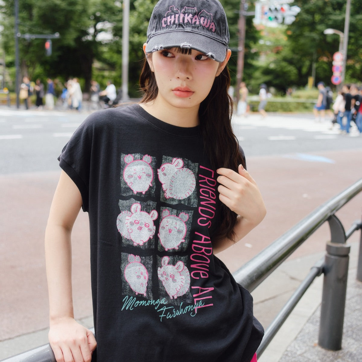 Chiikawa Wide Sleeveless FRIENDS ABOVE ALL (Black)