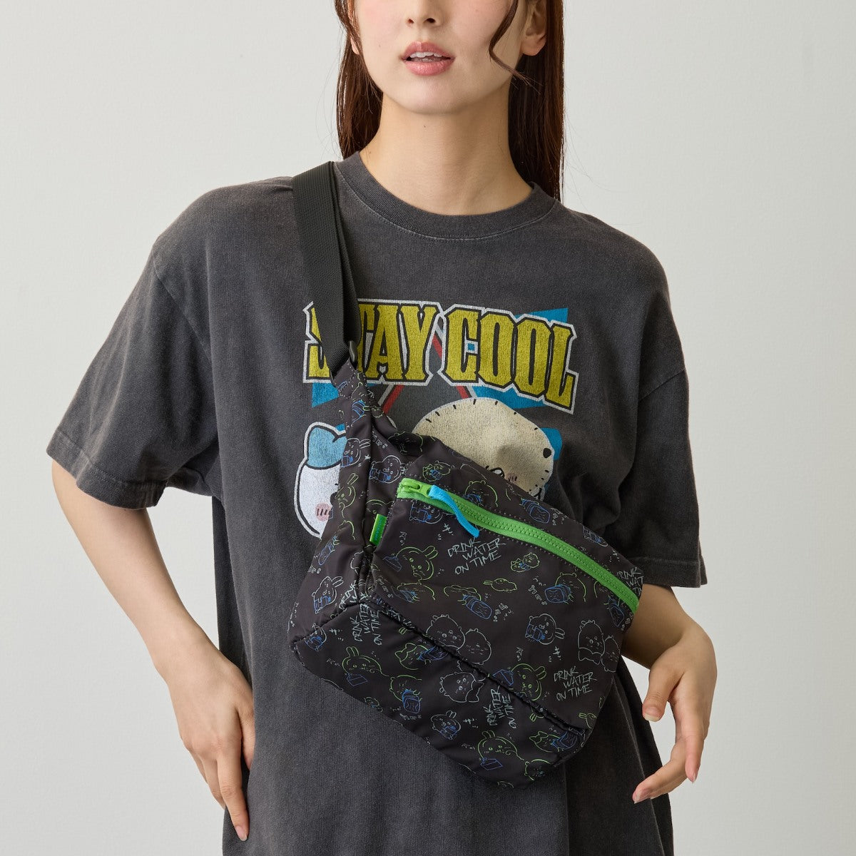 Chiikawa Body Bag Drink Water On Time (Black)