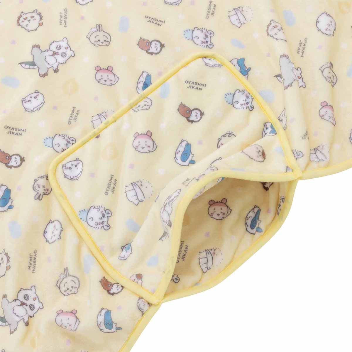 Chiikawa Warm 3-Way Blanket with Storage Pockets (Pastel Yellow)