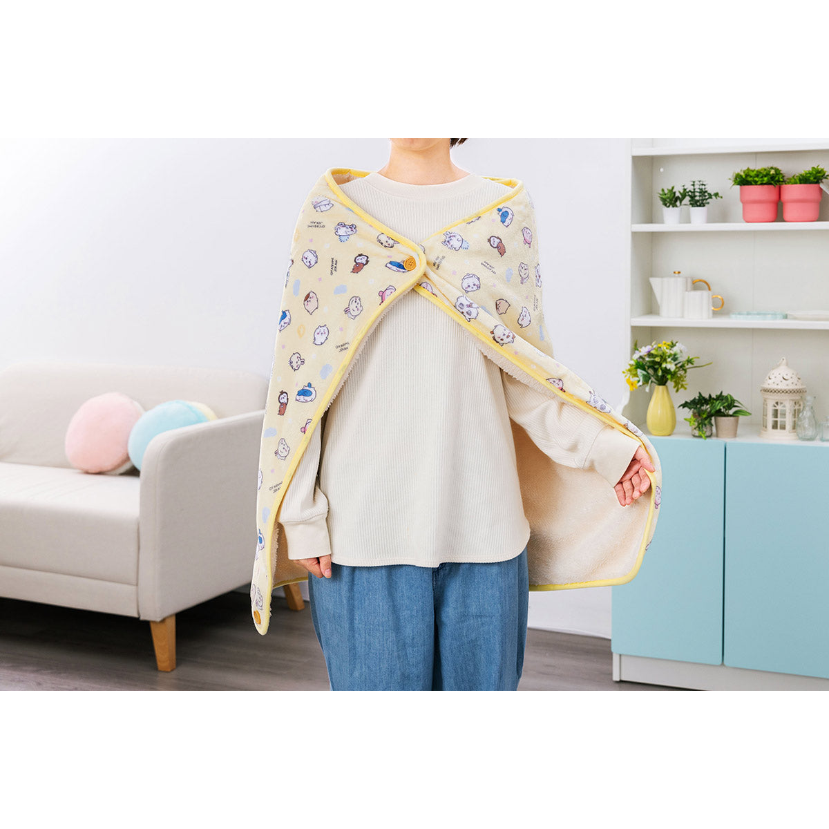 Chiikawa Warm 3-Way Blanket with Storage Pockets (Pastel Yellow)