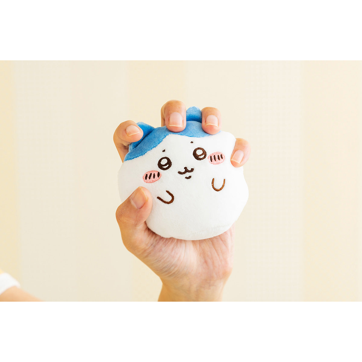 ちいかわ まんまる むちぽふぬいぐるみ（ハチワレ）