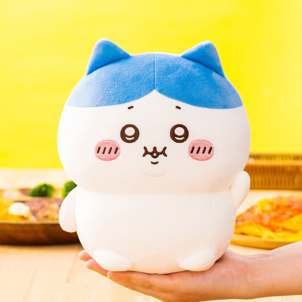 ちいかわ ぼっちゃり手乗りぬいぐるみ（ハチワレ）