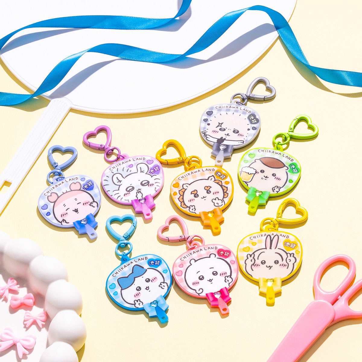 ちいかわ Go！IKEBUKURO うちわ型アクリルキーホルダー（古本屋）