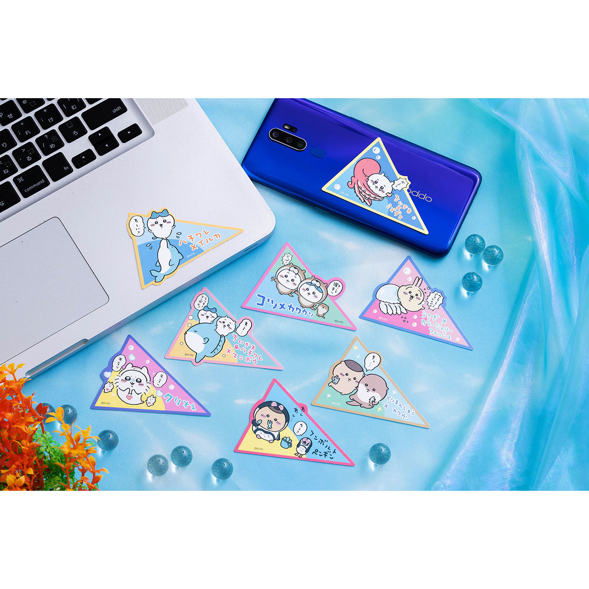 ちいかわ水族館 スマホに貼れるサイズのステッカー（モモンガ×クリオネ）